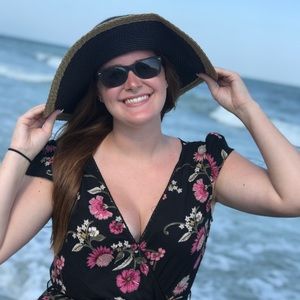 Meet your Posher, Caitlin